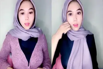 Bokep Jilbab SunGirl Host Hijabers Ngewe Brutal poster